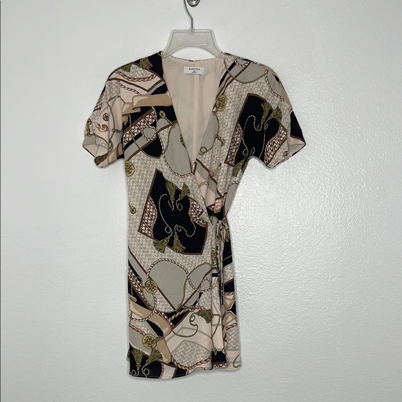 Aritzia Babaton Wallace Short Sleeve Beige Print Wrap Dress Size XXS - Picture 2 of 5